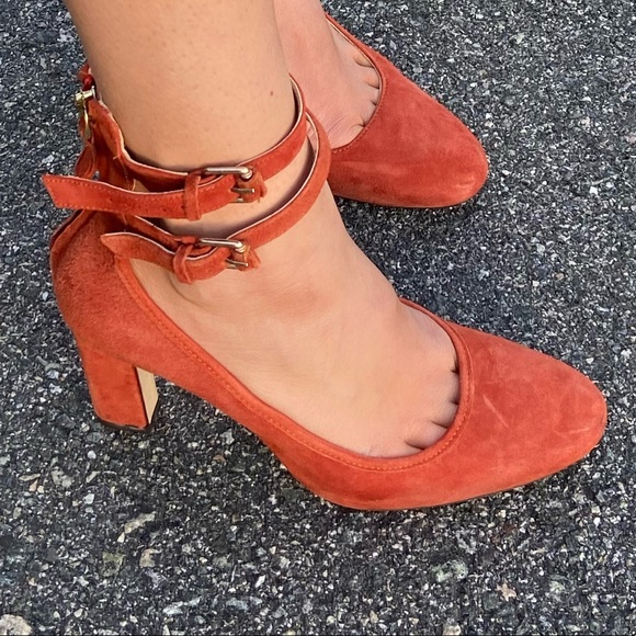 Spring heels - Picture 2 of 6